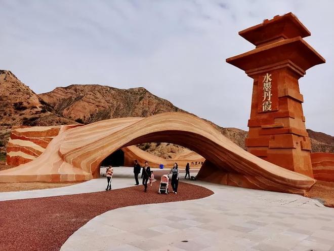 夯土墙肌理与建筑立面装饰：智慧与科技交融工程与艺术交汇(图3)