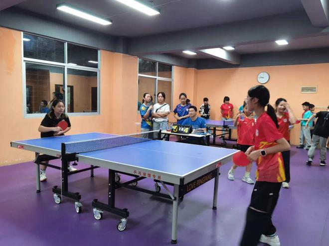 【头条】仑苍中心小学举办2024年春季“格雅建筑装饰杯”乒乓球赛