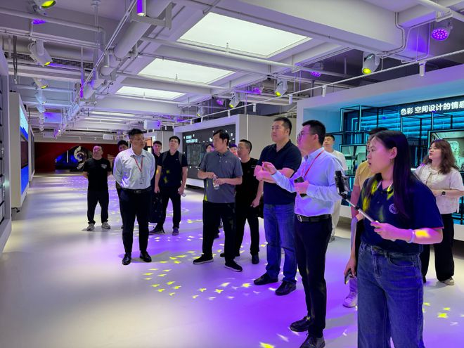 不断创新始终热爱2024年中国家装百强企业抽样调研走进兄弟装饰