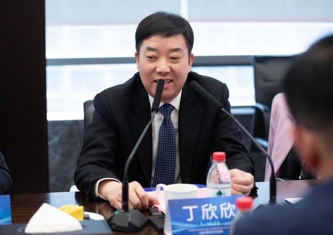 中装协公共建筑装饰工程分会2024年会长交流会在亚厦召开(图5)