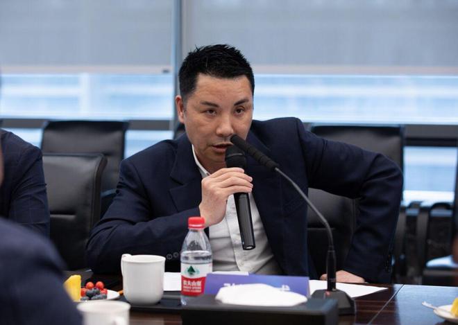 中装协公共建筑装饰工程分会2024年会长交流会在亚厦召开(图2)