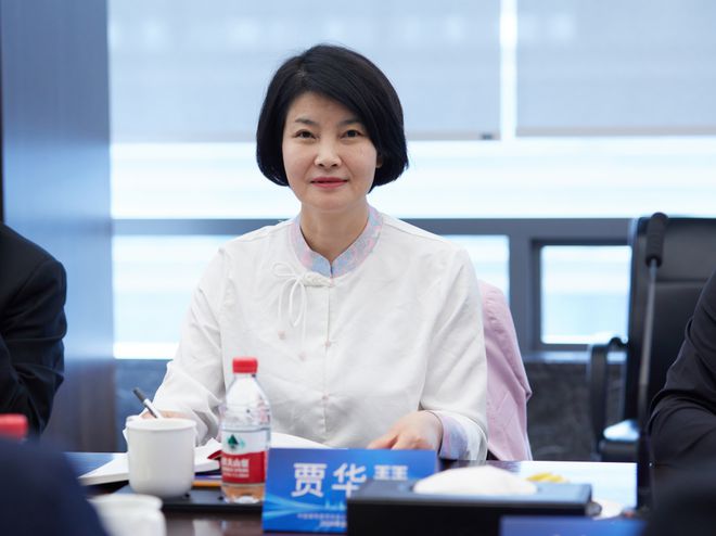 中装协公共建筑装饰工程分会2024年会长交流会在亚厦召开(图3)