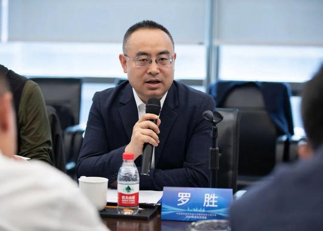 中装协公共建筑装饰工程分会2024年会长交流会在亚厦召开(图4)