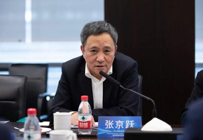 中装协公共建筑装饰工程分会2024年会长交流会在亚厦召开(图8)