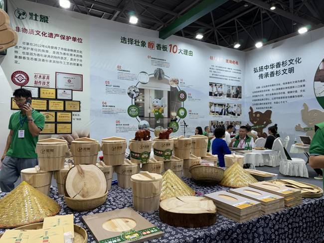 壮象亮相2024中国（重庆）装饰材料展香杉醇香板引爆家居潮流(图5)