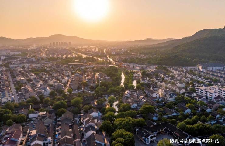 2024最新动态：金地峯范【营销中心】楼盘首页精装横厅大三房图文详解(图7)