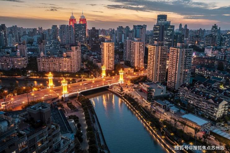 2024最新动态：金地峯范【营销中心】楼盘首页精装横厅大三房图文详解(图10)
