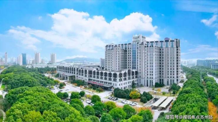 2024最新动态：金地峯范【营销中心】楼盘首页精装横厅大三房图文详解(图11)