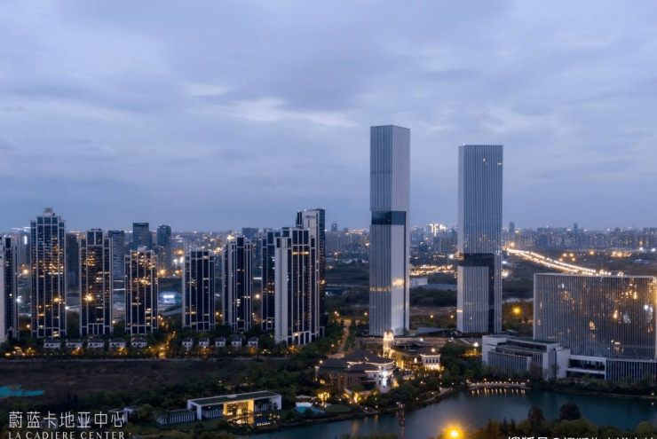 成都【蔚蓝卡地亚花园城CEO公馆】售楼部电话国庆购房季特价房源每日更新在售户型最新成交价查询【蔚蓝卡地亚花园城CEO公馆】楼盘详情
