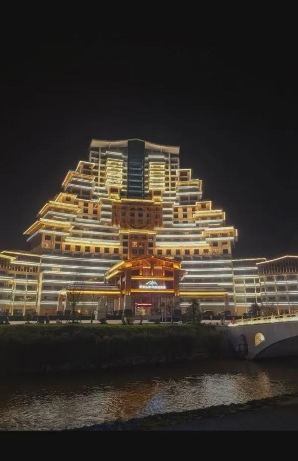 “天下第一水司楼”曾举债2亿烂尾时隔8年改成高档酒店迎客国庆假期最贵房型3688元晚(图5)