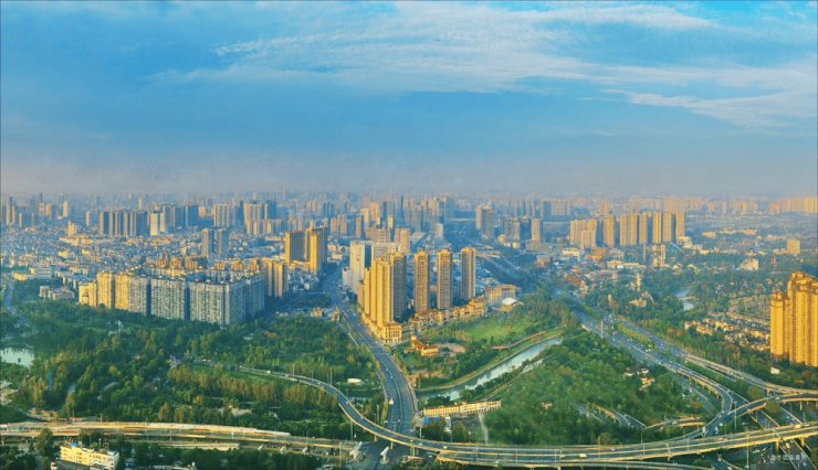 国庆购房佳期!想了解成都【中铁拾贰宸】楼盘详情？这里售楼部电话、每日更新特价房源、在售户型及最新成交价均可查询。(图2)