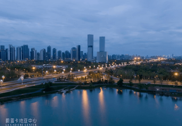 成都「蔚蓝卡地亚天际」售楼热线户型图鉴与价格详情项目深度评测国庆黄金周专属购房福利大放送(图2)