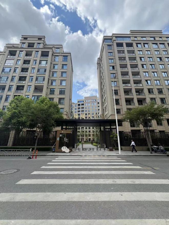 峰度天下售楼处发布：160-230㎡精装大平层理想人居典范(图3)