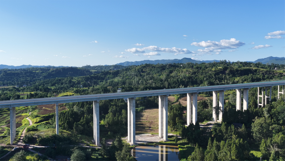 “红色动脉”贯秦巴镇广高速点亮老区振兴路