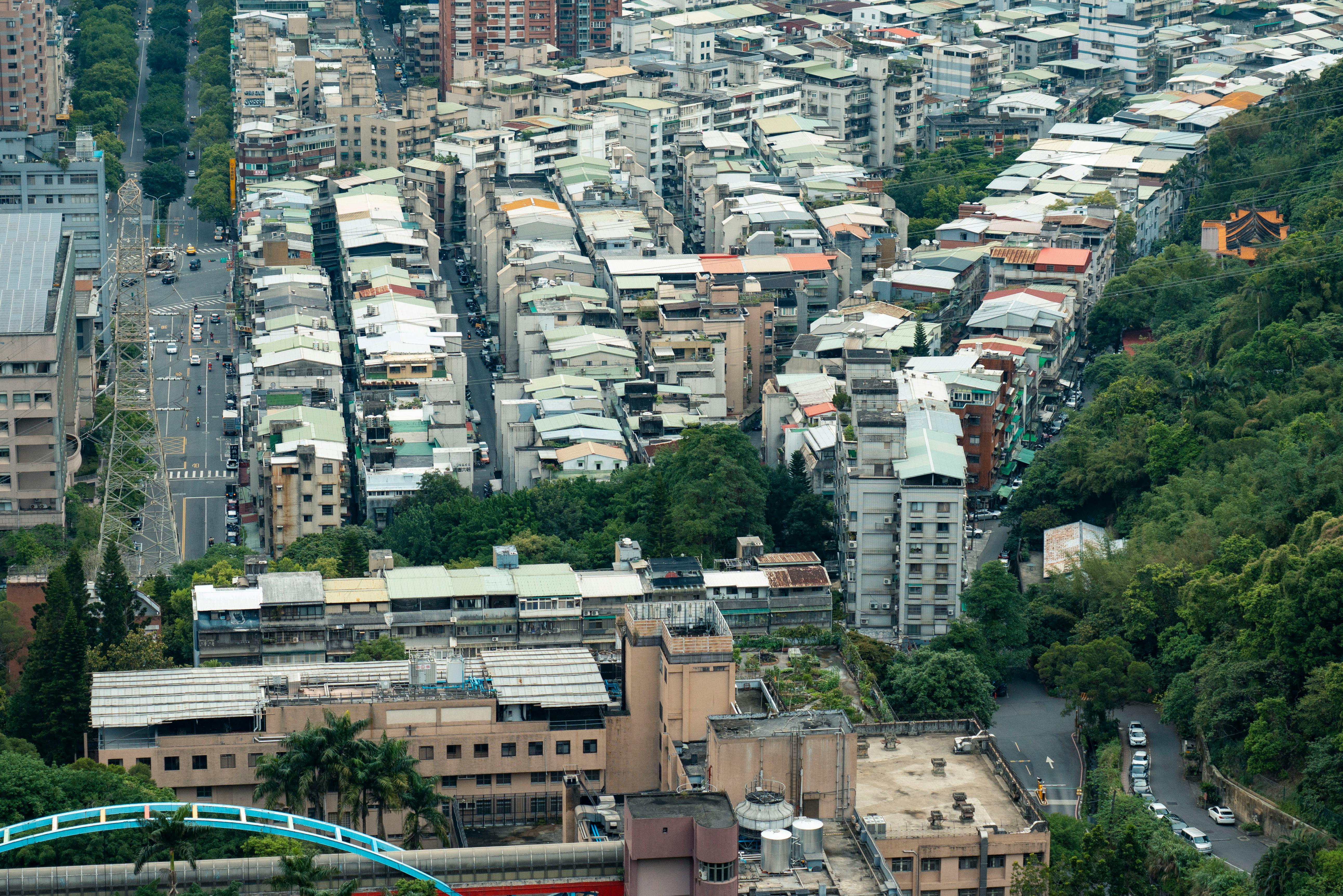 楼道无人打扫有小区物业撤场超6年：不赚钱就撤退的物企告别“有毒”的规模(图3)