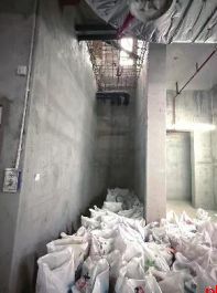 有人楼顶盖房子有人切割楼板打通地下室西安大明宫璞悦府违建“上天入地”(图2)